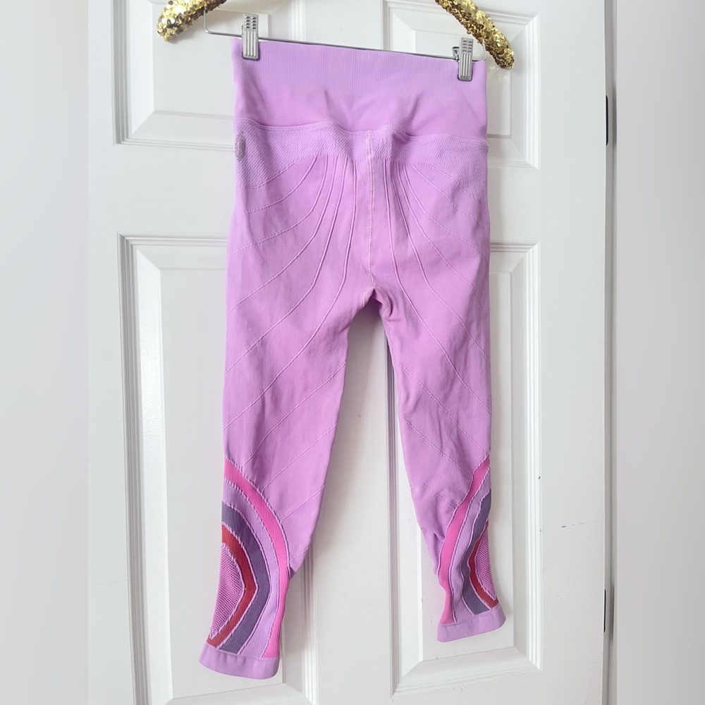 Free People FP Movement Essence High Waisted Leggings Pink Purple Rainbow M/L - Picture 3 of 9
